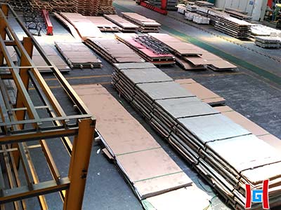 Hot rolled stainless steel plates in warehouse