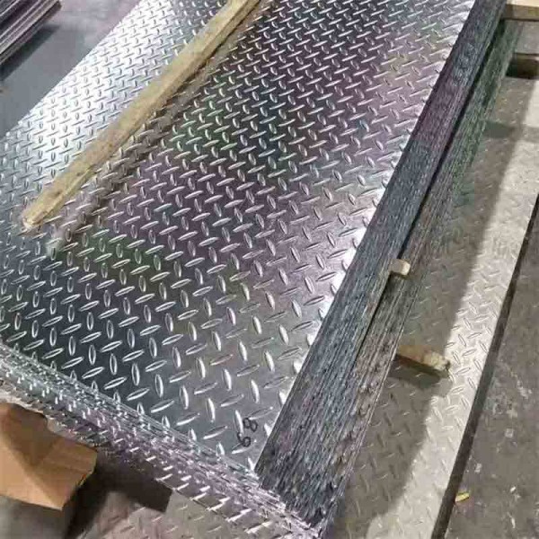China Stainless Steel Checkered Sheet Supplier One bar