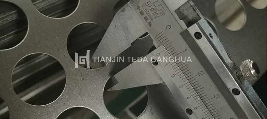 طبق الفولاذ المقاوم للصدأ مثقب Perforated Stainless Steel Plate